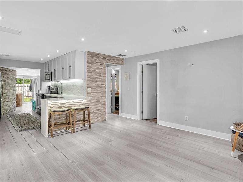 Image 10 of 47 For 81 47th Ct  