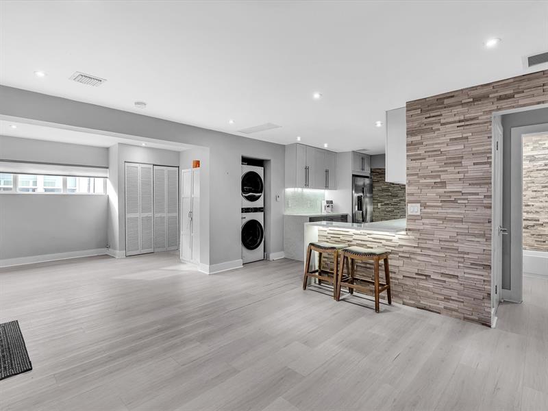 Image 11 of 47 For 81 47th Ct  