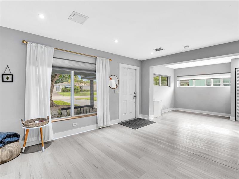 Image 12 of 47 For 81 47th Ct  