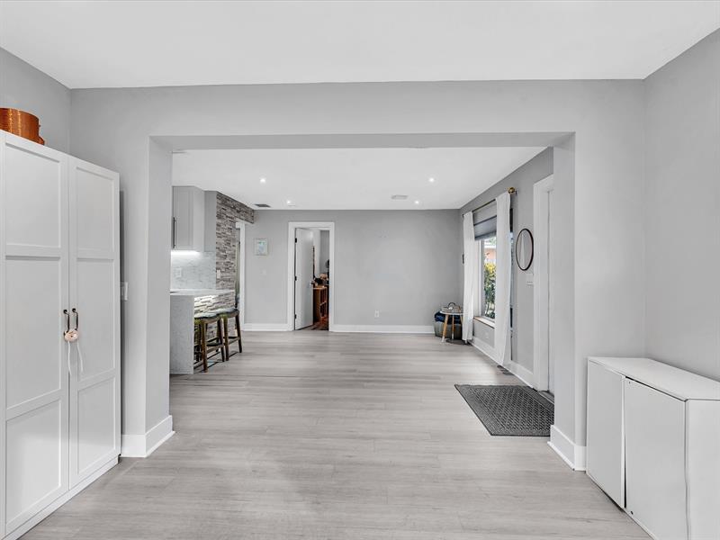 Image 15 of 47 For 81 47th Ct  