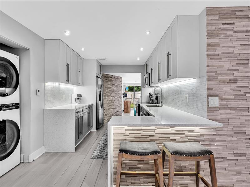 Image 17 of 47 For 81 47th Ct  