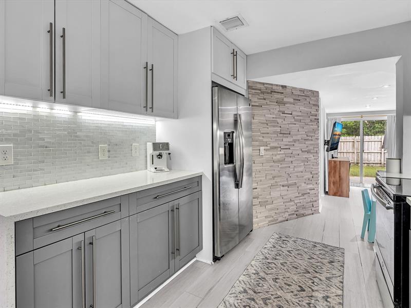 Image 19 of 47 For 81 47th Ct  