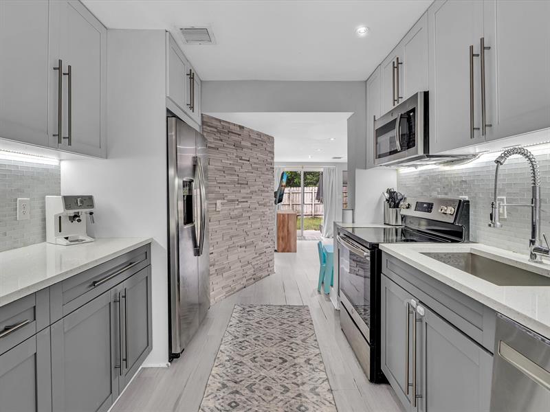 Image 20 of 47 For 81 47th Ct  