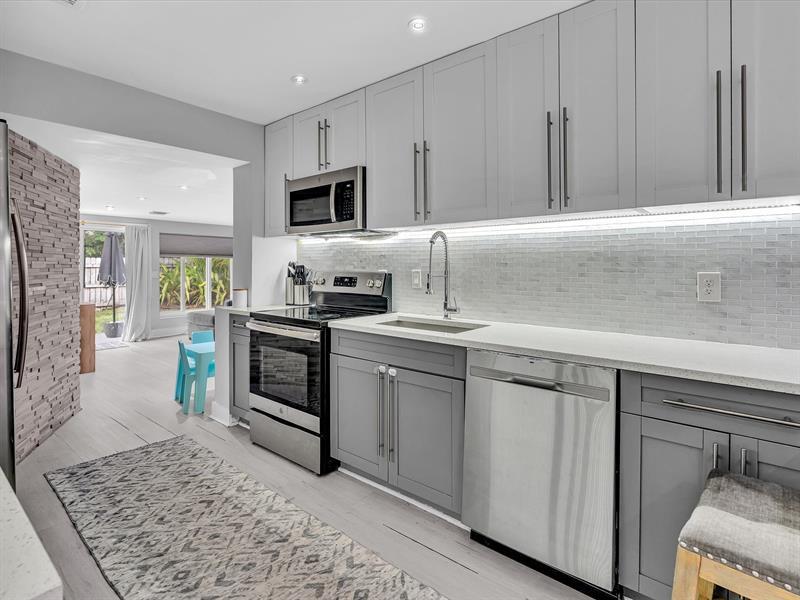 Image 22 of 47 For 81 47th Ct  