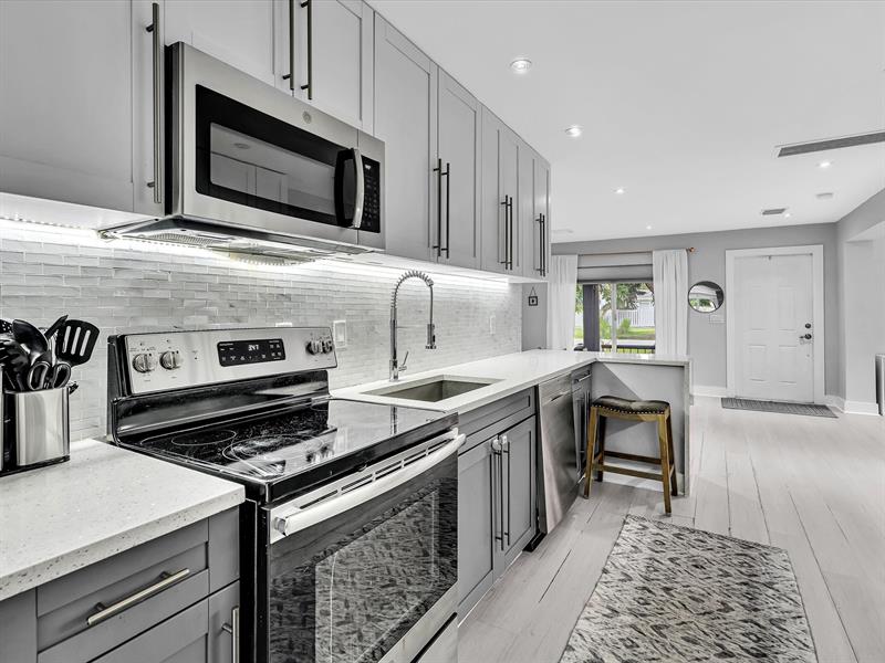 Image 25 of 47 For 81 47th Ct  