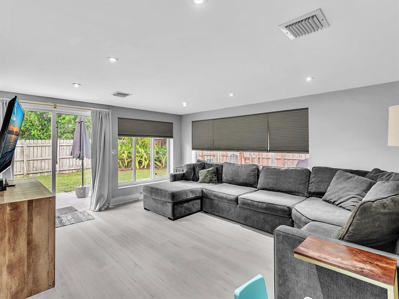 Image 27 of 47 For 81 47th Ct  