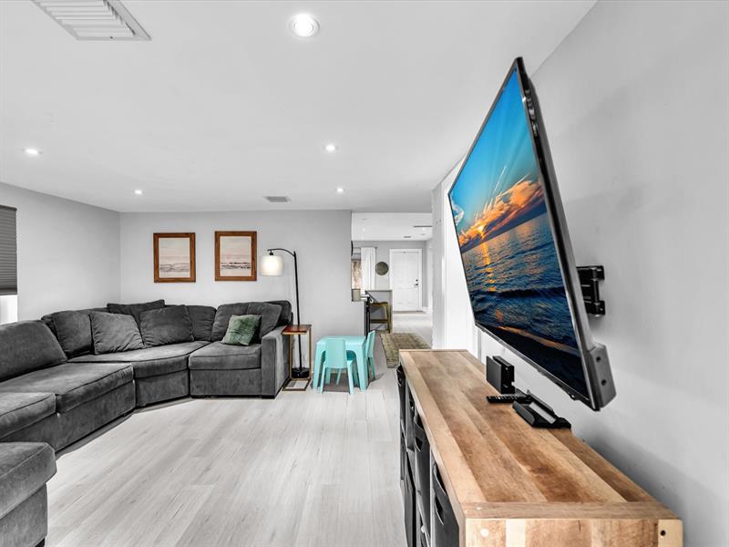 Image 29 of 47 For 81 47th Ct  