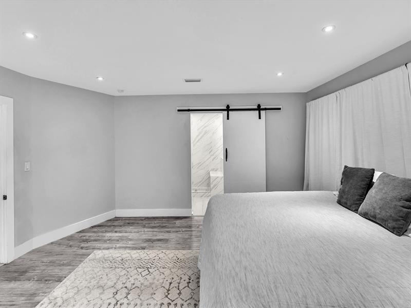 Image 32 of 47 For 81 47th Ct  