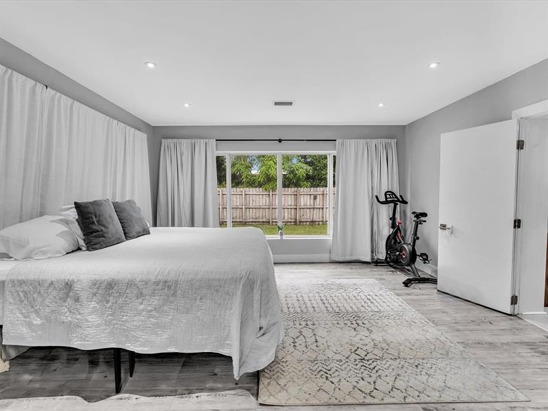 Image 33 of 47 For 81 47th Ct  