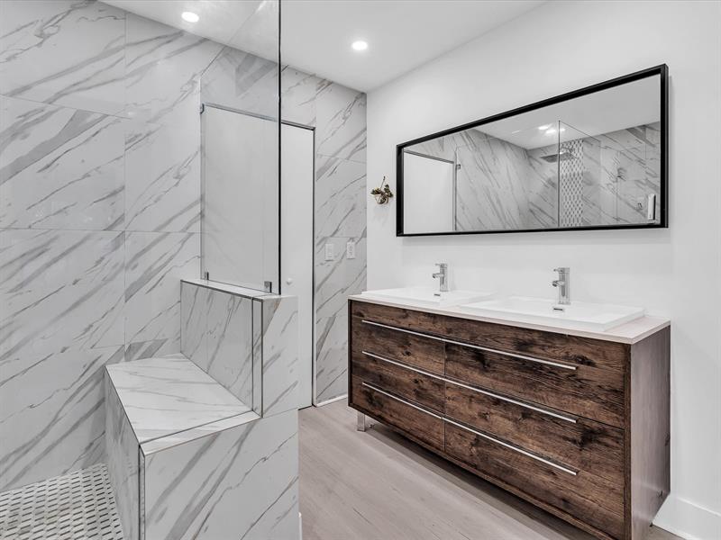 Image 37 of 47 For 81 47th Ct  