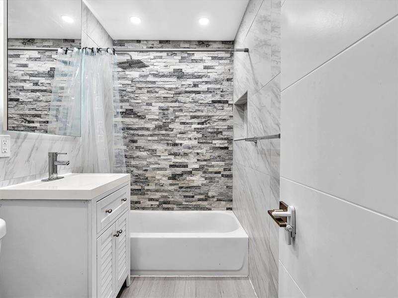 Image 40 of 47 For 81 47th Ct  