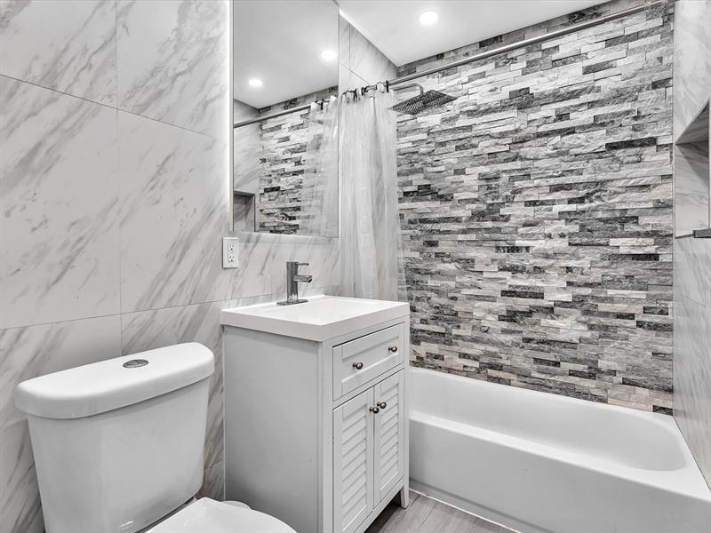 Image 41 of 47 For 81 47th Ct  