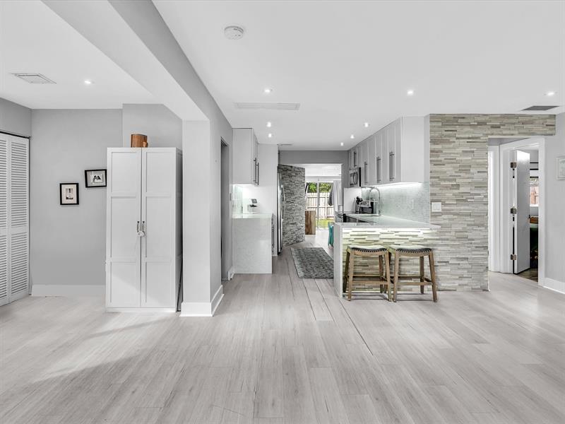 Image 9 of 47 For 81 47th Ct  