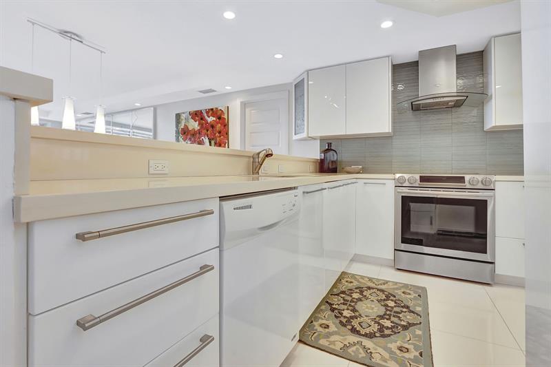 Image 10 of 20 For 2000 Ocean Dr 609