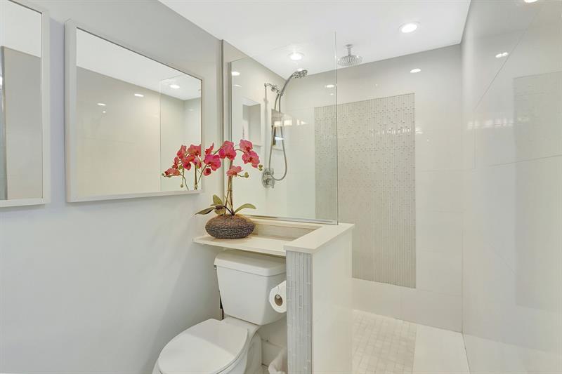 Image 16 of 20 For 2000 Ocean Dr 609