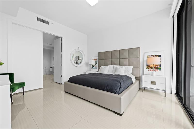 Image 10 of 31 For 60 Hendricks Isle  301