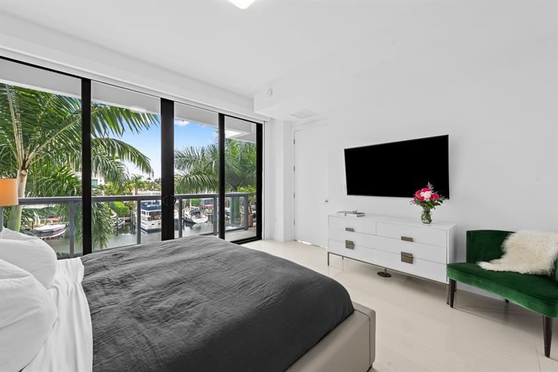 Image 11 of 31 For 60 Hendricks Isle  301