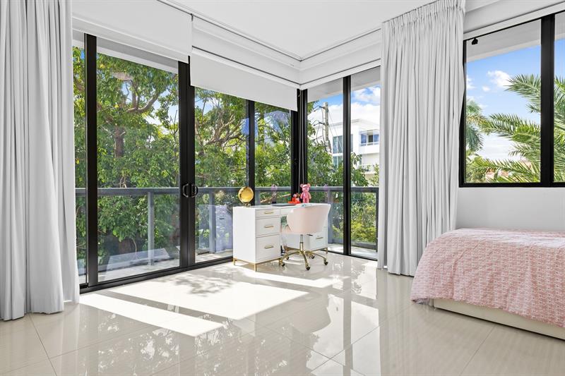 Image 19 of 31 For 60 Hendricks Isle  301