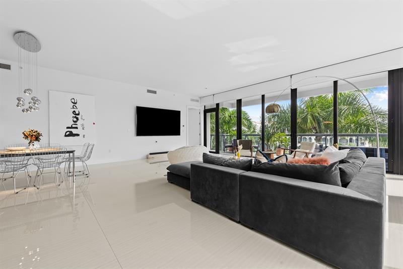 Image 3 of 31 For 60 Hendricks Isle  301