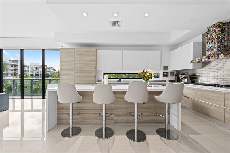 Image 5 of 31 For 60 Hendricks Isle  301