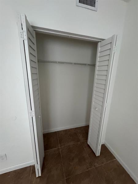 Image 9 of 9 For 1161 Golden Lakes Blvd