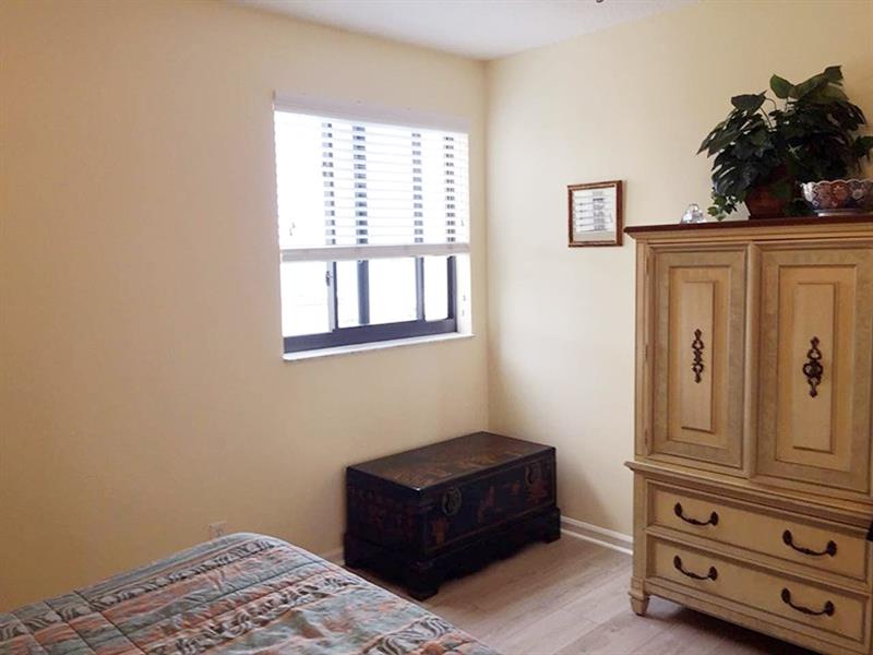 Image 10 of 21 For 1202 Lake Dr  502