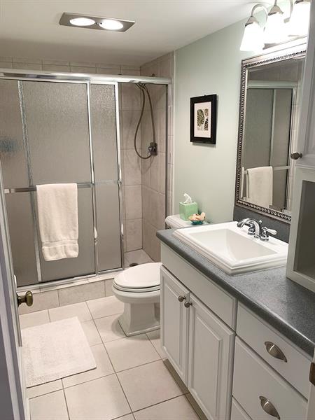 Image 11 of 21 For 1202 Lake Dr  502