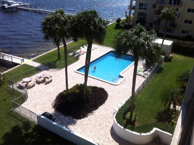 Image 18 of 21 For 1202 Lake Dr  502