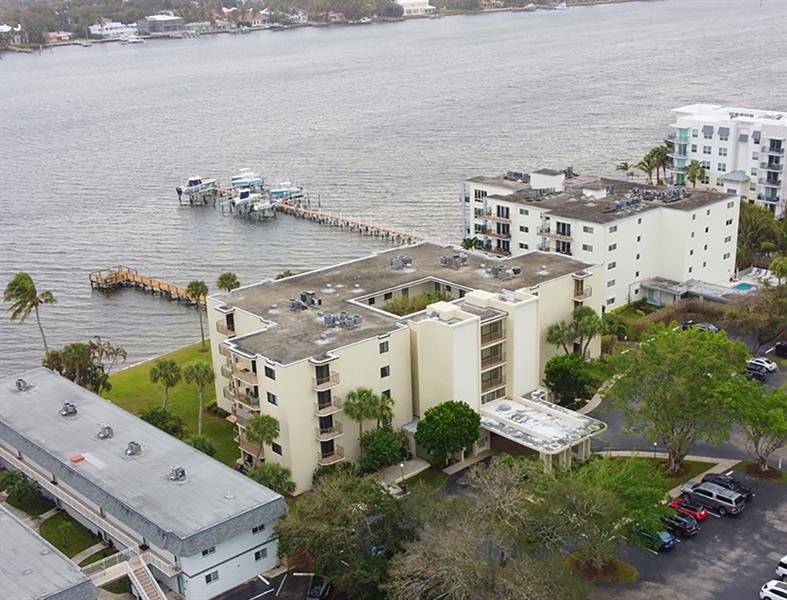 Image 19 of 21 For 1202 Lake Dr  502