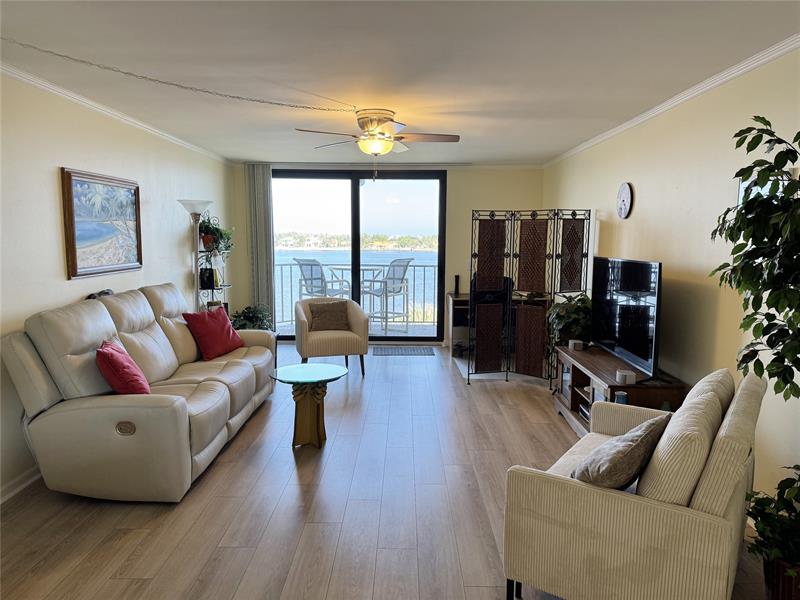 Image 4 of 21 For 1202 Lake Dr  502