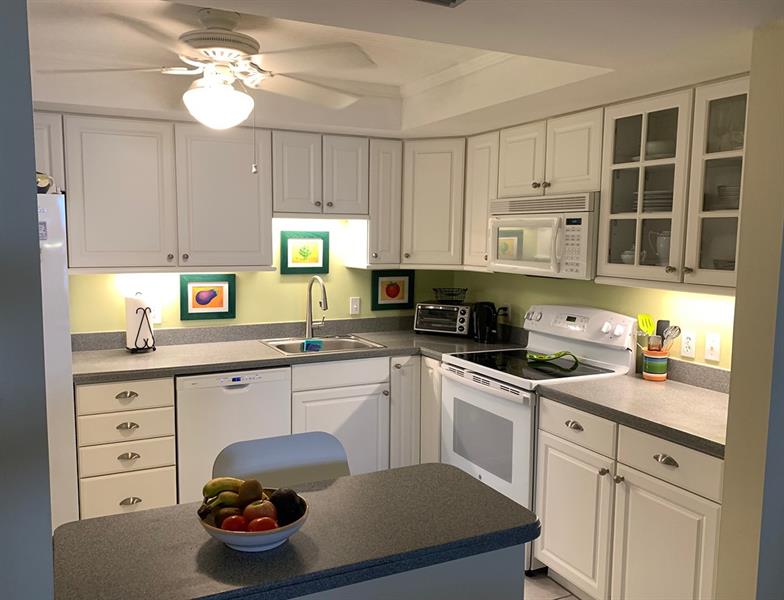 Image 6 of 21 For 1202 Lake Dr  502