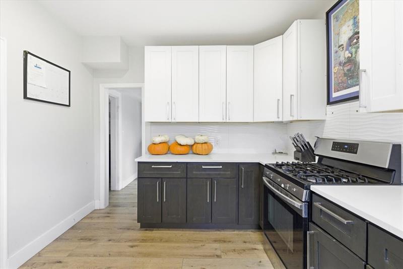 Image 10 of 32 For 819 Lytle St