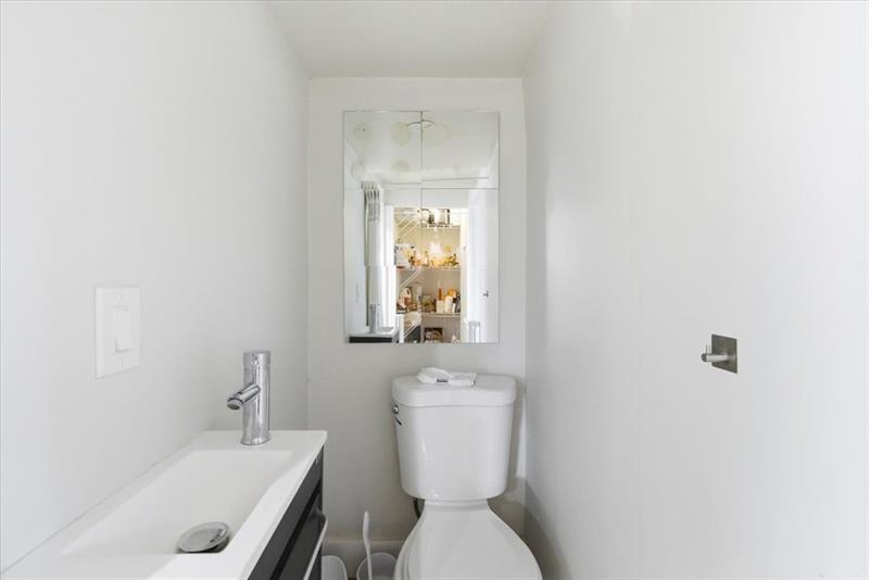 Image 11 of 32 For 819 Lytle St