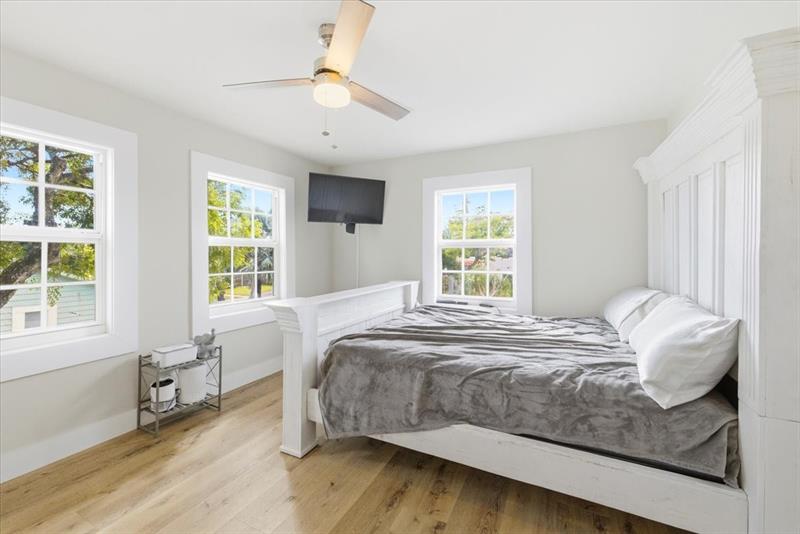 Image 16 of 32 For 819 Lytle St