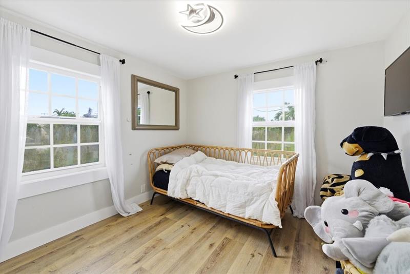 Image 20 of 32 For 819 Lytle St