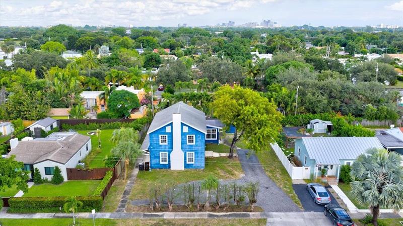 Image 25 of 32 For 819 Lytle St