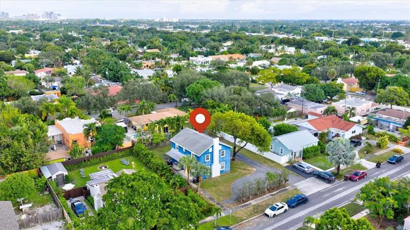 Image 26 of 32 For 819 Lytle St