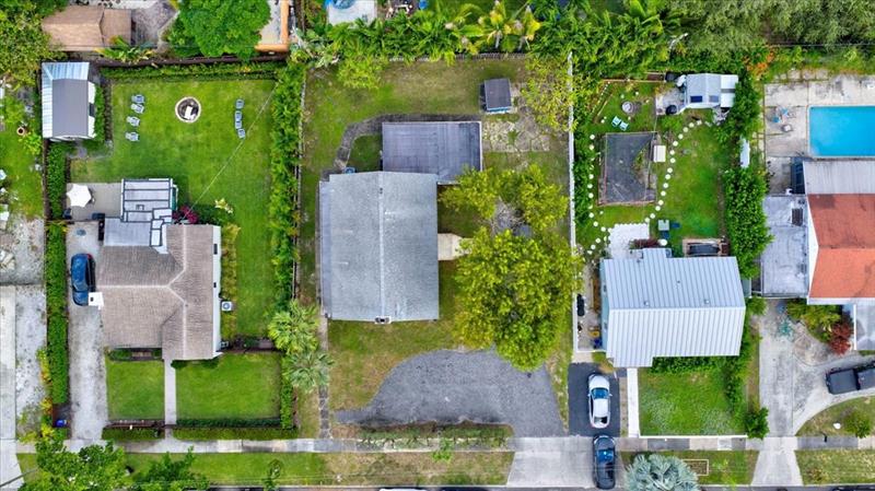 Image 29 of 32 For 819 Lytle St