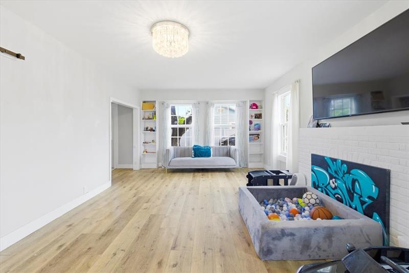 Image 4 of 32 For 819 Lytle St