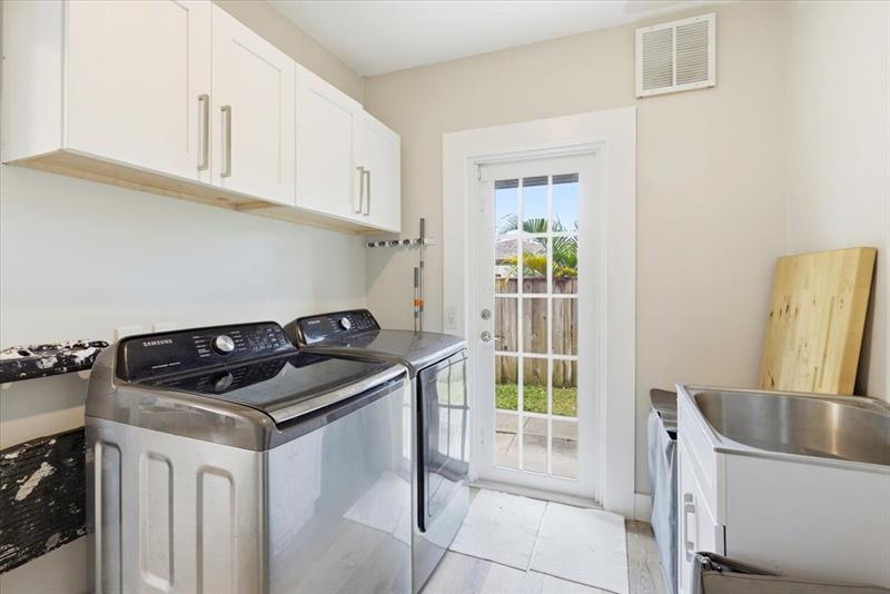 Image 6 of 32 For 819 Lytle St