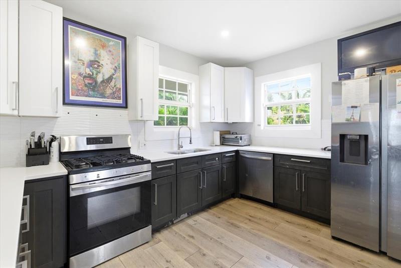 Image 8 of 32 For 819 Lytle St