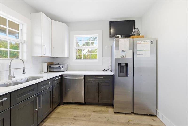 Image 9 of 32 For 819 Lytle St