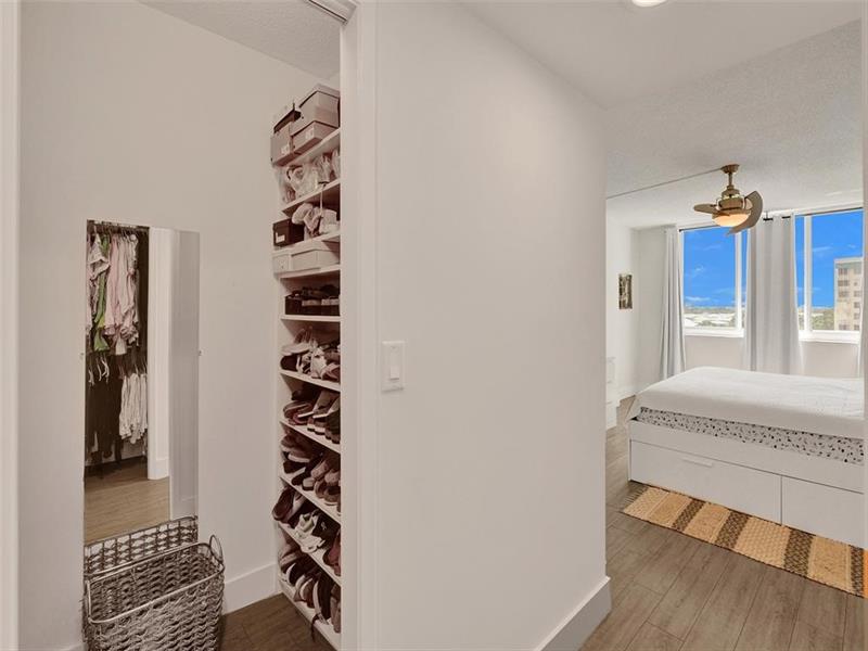 Image 16 of 23 For 4200 Hillcrest Dr  717