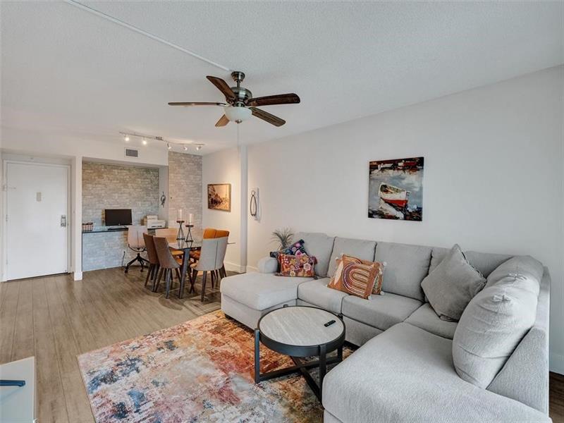 Image 5 of 23 For 4200 Hillcrest Dr  717