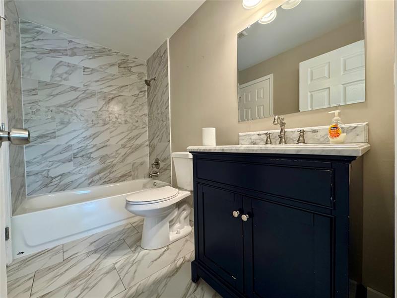 Image 21 of 36 For 1871 31st Ct