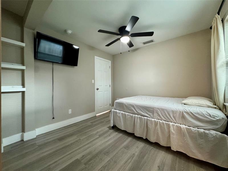 Image 25 of 36 For 1871 31st Ct