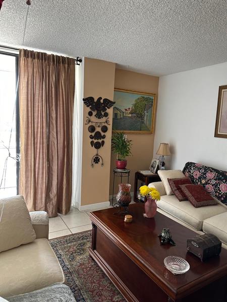 Image 10 of 11 For 2821 N Miami Beach Blvd  3m