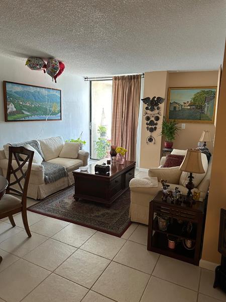 Image 4 of 11 For 2821 N Miami Beach Blvd  3m