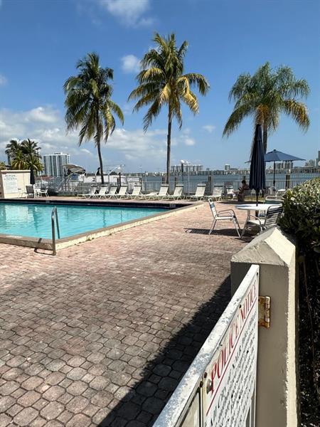 Image 7 of 11 For 2821 N Miami Beach Blvd  3m