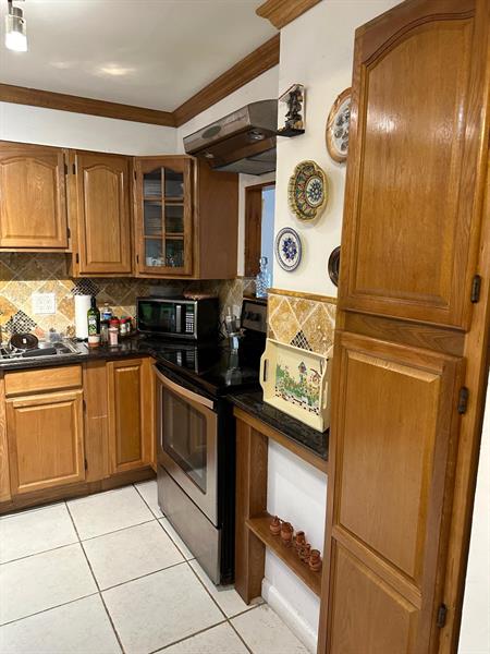 Image 9 of 11 For 2821 N Miami Beach Blvd  3m